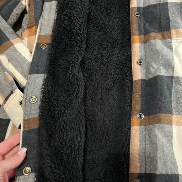 Gorgeous fur lined shacket size large - Picture 3 of 6